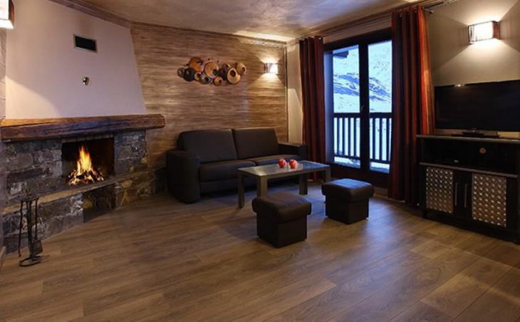 Chalet Des Neiges Hermine, Val Thorens, Lounge Area with Fireplace (4) 